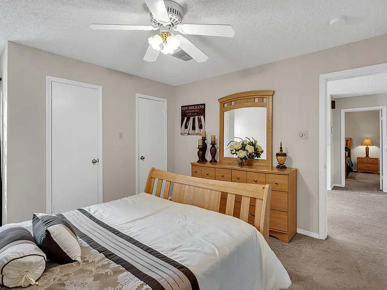 Seasons Apartments — Photo 30