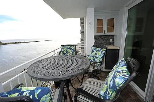 675 S Gulfview Blvd #902 Photo 1