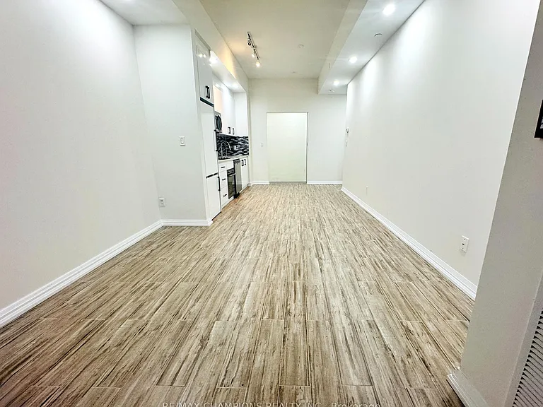 460 Adelaide St E #103 — Photo 5