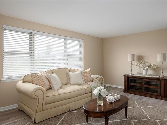 2nd image of 72A Old Lyme Dr APT 3