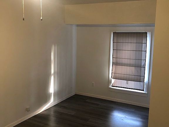 4th image of 1510 N Avenue E