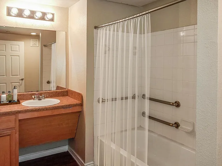 Pine Crest Apartments — Photo 13