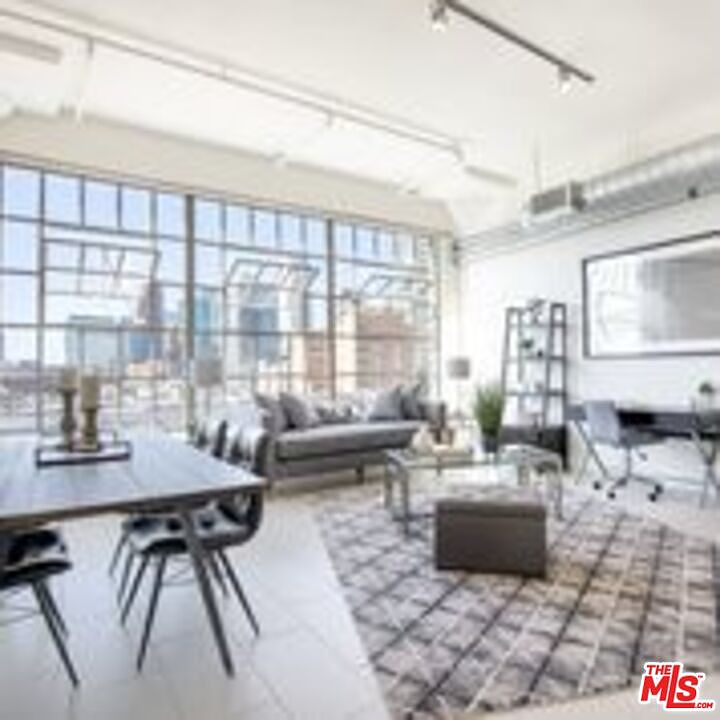 1st image of 939 S Broadway #213