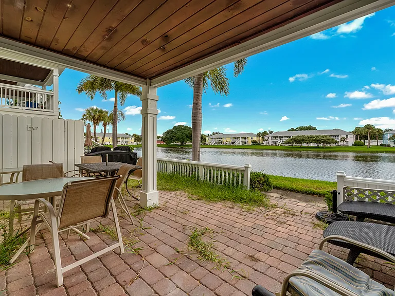 204 Pompano Dr SE #A — Photo 32