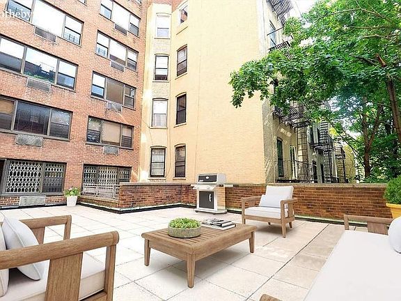 3rd image of 140 E 83rd St APT 2E