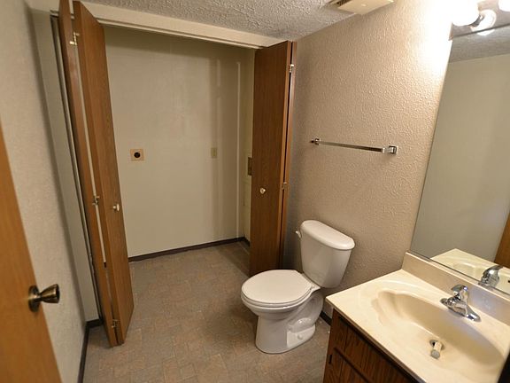 3rd image of 644 Meadowood Ln