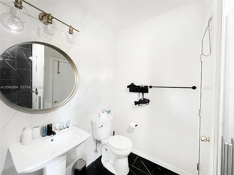 513 SW 18th Ct — Photo 7