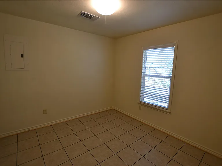 253 Old Groveton Rd S — Photo 7