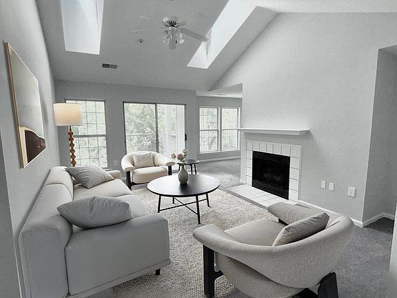 4th image of 4409 Silverbrook Ln #304