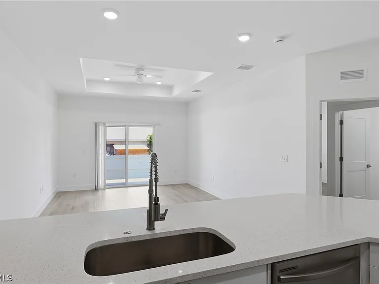 723 Ivan Ave S — Photo 14