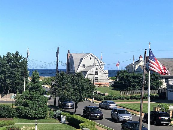 4th image of 101 Seaside Pl