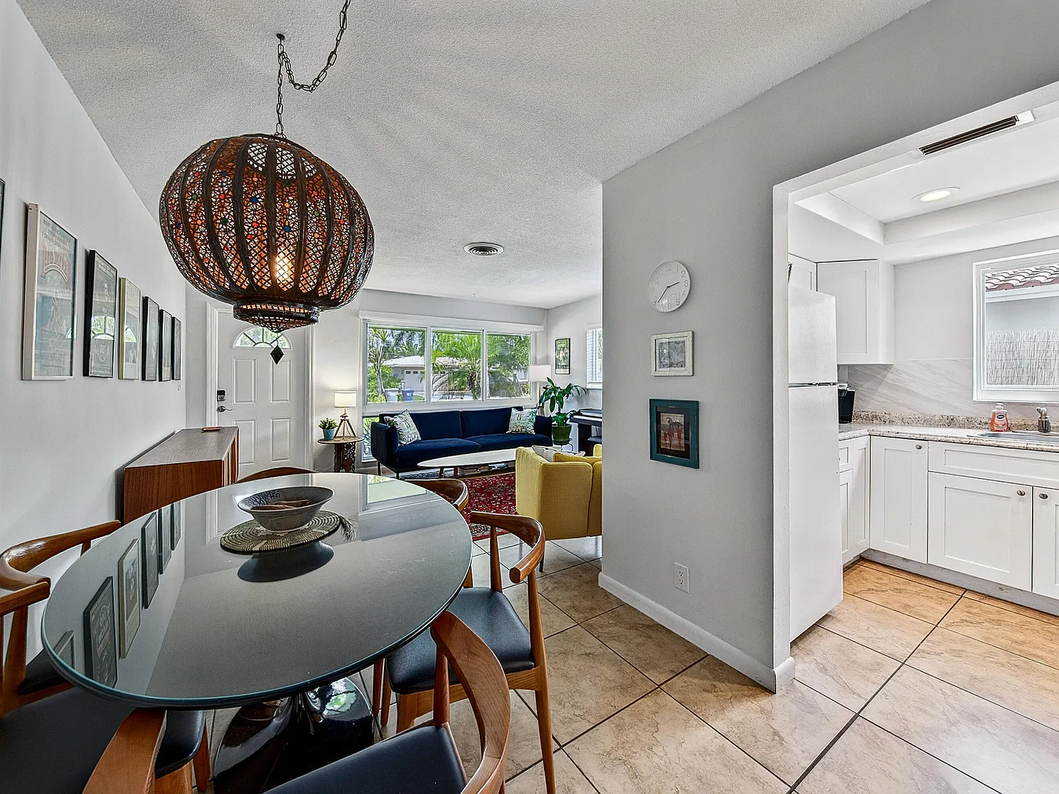 2 bed, 1.0 bath, 800 sqft, $3,000 — Photo 3