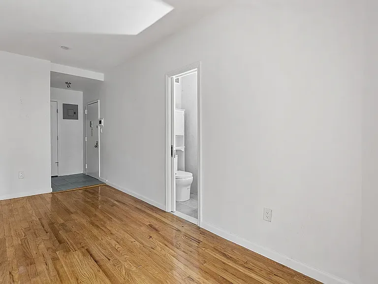 746 9th Ave #5B — Photo 6