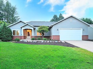 2100 Sibley View Ct, Northfield, MN 55057