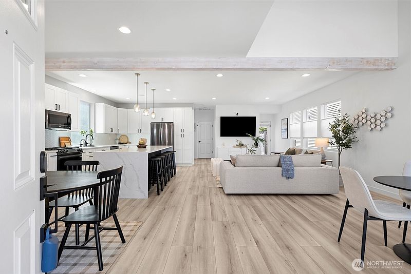 4th image of 2714 84th Drive NE
