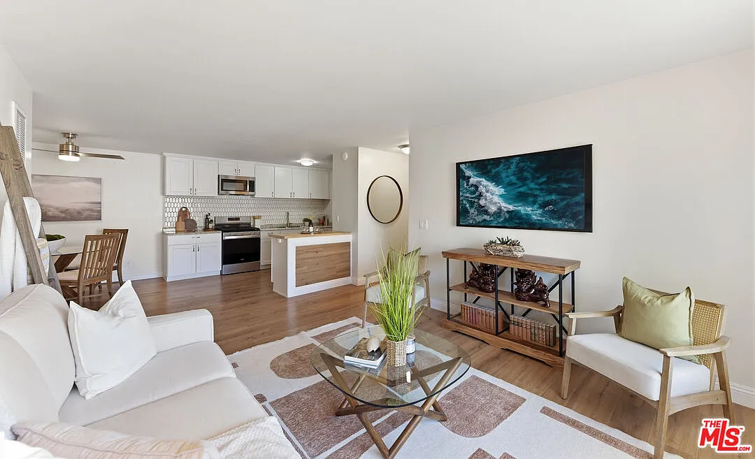 2 bed, 2.0 bath, 967 sqft, $2,950 — Photo 1