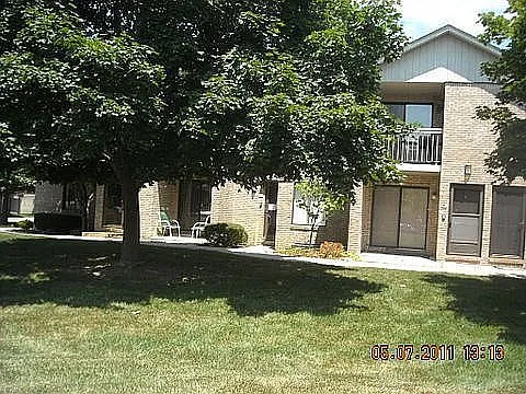 34790 W Eight Mile Rd APT 10 photo 1