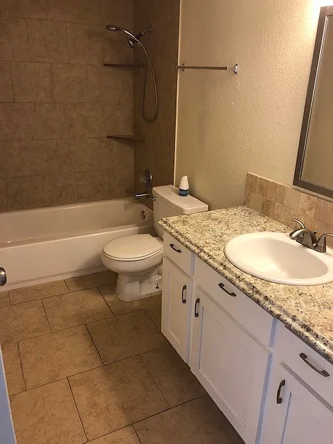 3 bedroom condo by UNT — Photo 2