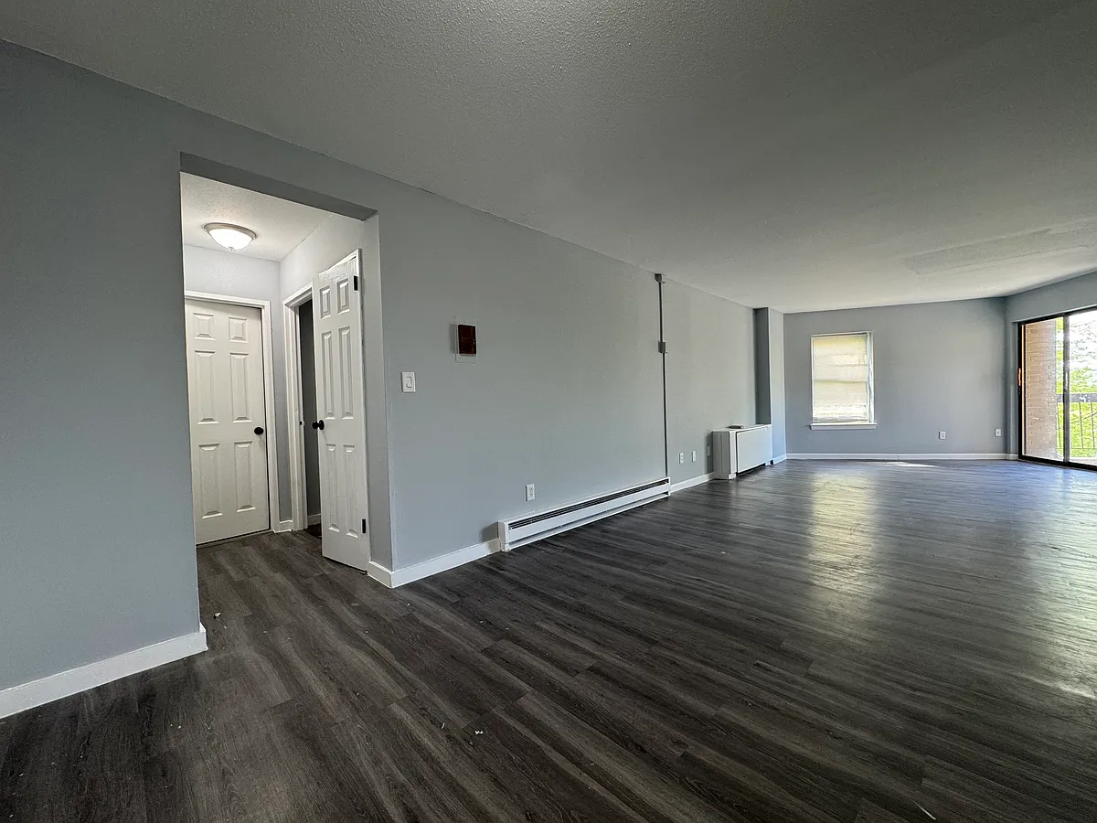 Building Photo - 170-J4 Hillside Ave #J4