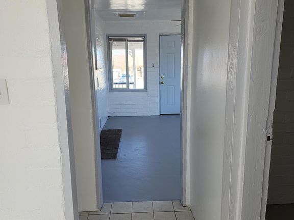 Hallway from kitchen to livingroom