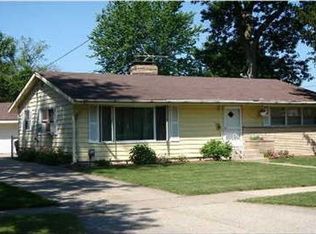 520 Lincoln Lk, Lowell, MI 49331
