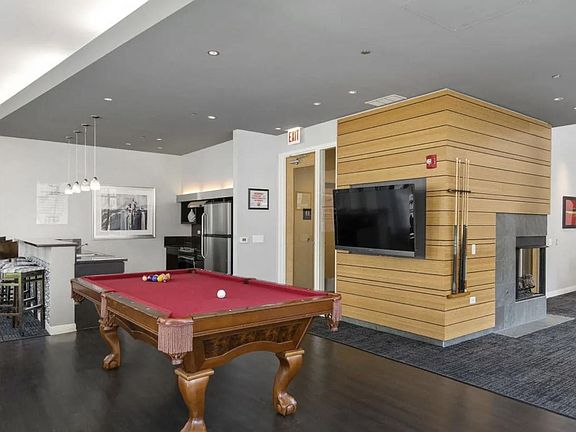 3rd image of 219 N Wells St #1401