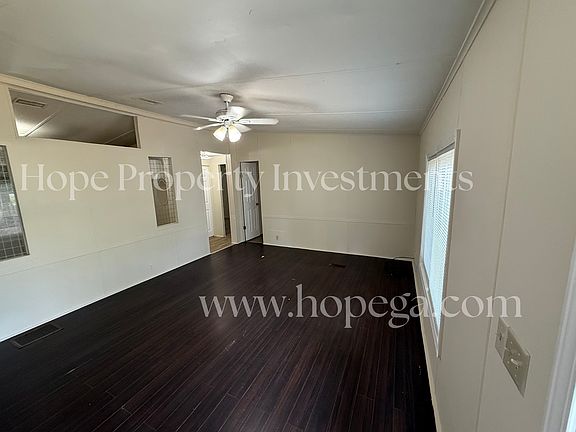 3rd image of 6 Crabapple Ct