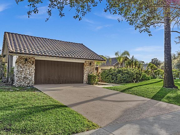 3rd image of 7243 ENCINA Lane