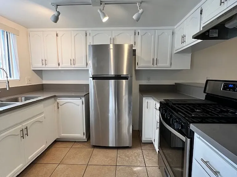176 S Virgil Ave — Photo 3