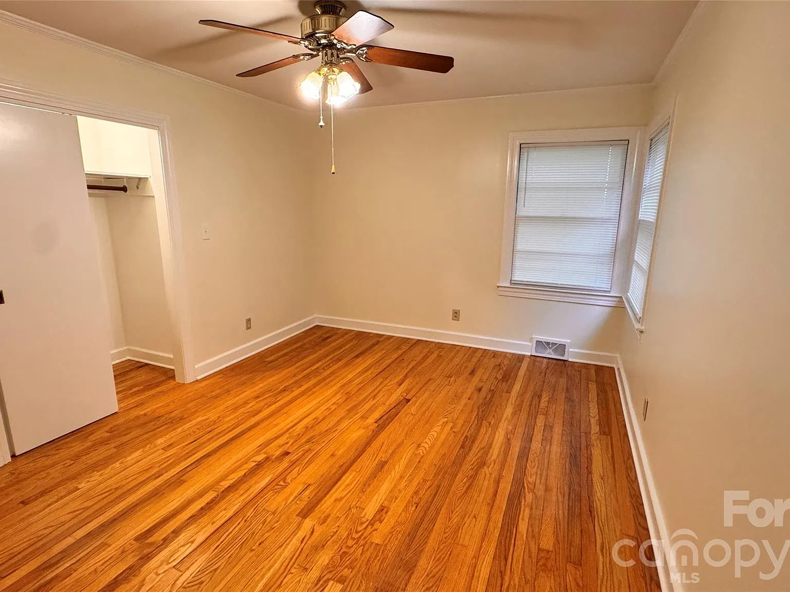 3 bed, 2.0 bath, 1516 sqft, $1,775 — Photo 3
