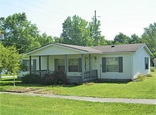 689 10th St NE, Linton, IN 47441