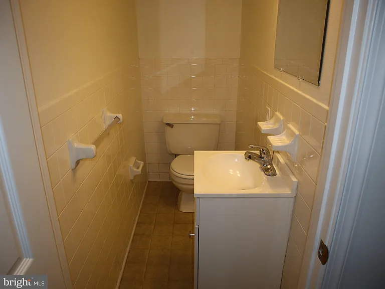 809 Logan St #2B — Photo 5