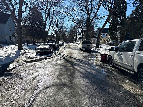 4th image of 3101 Queen Ave N