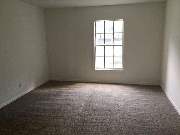 5th image of 108 Pompano Dr SE APT A