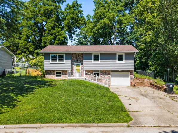 1318 Mernie Dr, Jefferson City, MO 65109