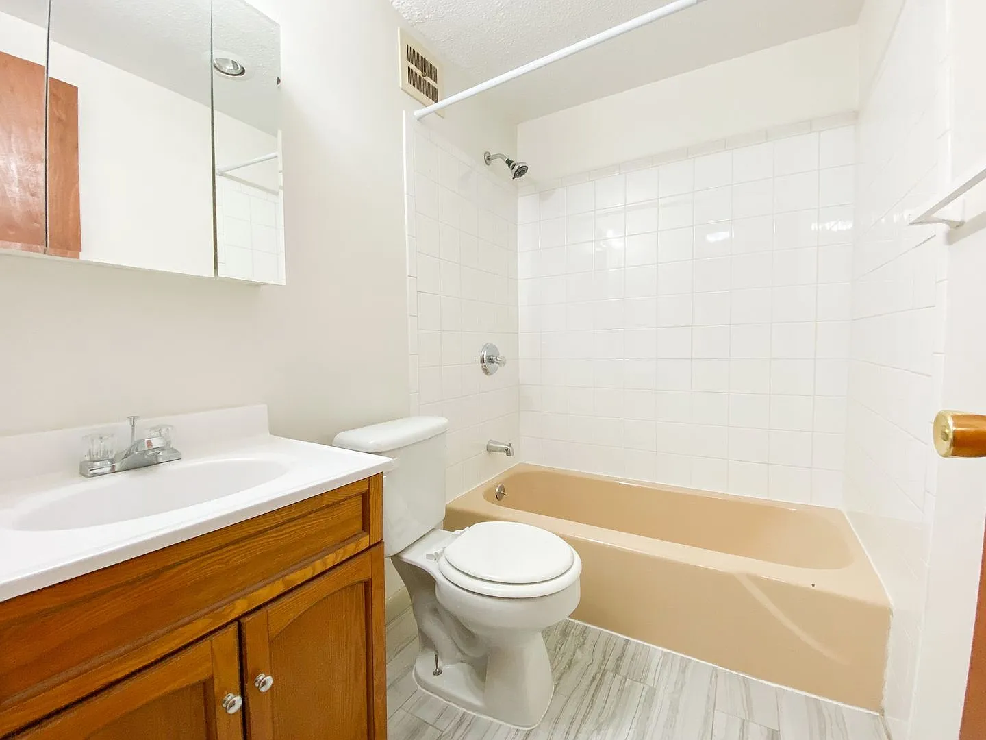 180 Bond St / Theo Investments LLC — Photo 3
