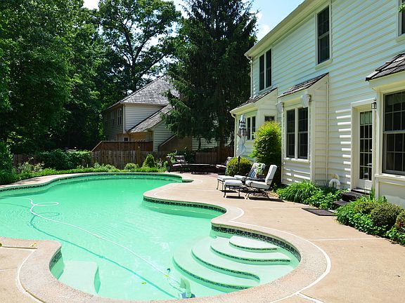 2nd image of 2975 Franklin Oaks Dr