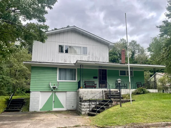10 Scott Dr, Malone, NY 12953
