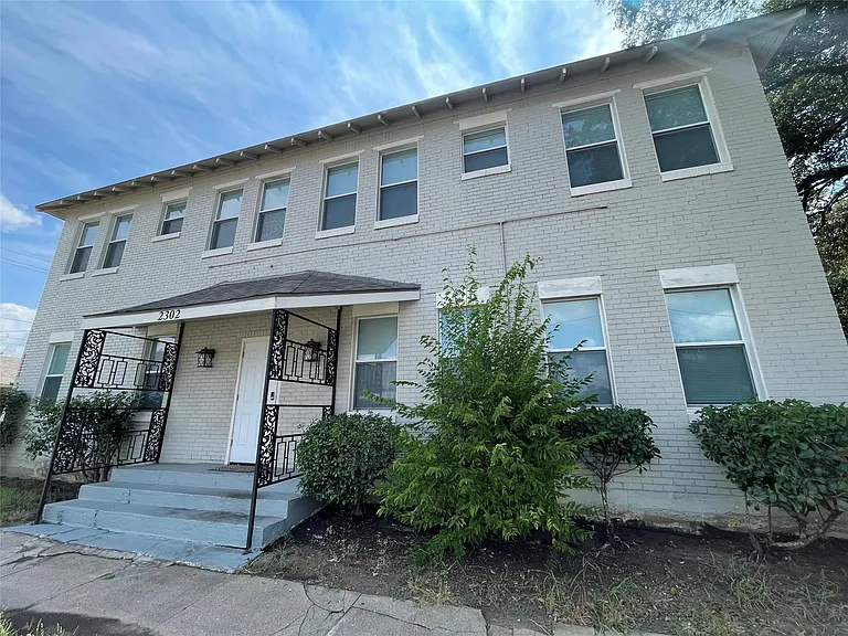 2302 Avenue H #14 — Photo 15