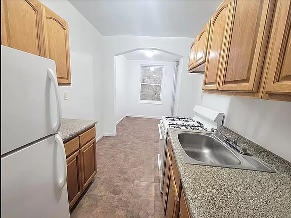 4th image of 3820 Waldo Ave #E1