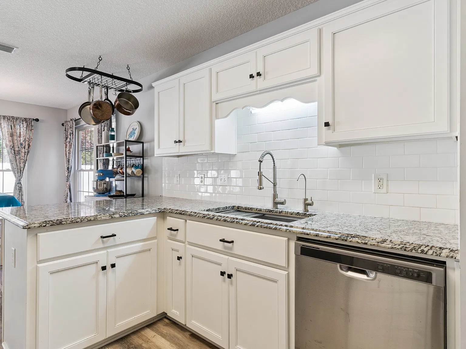 3 bed, 1627 sqft, $2,500 — Photo 3