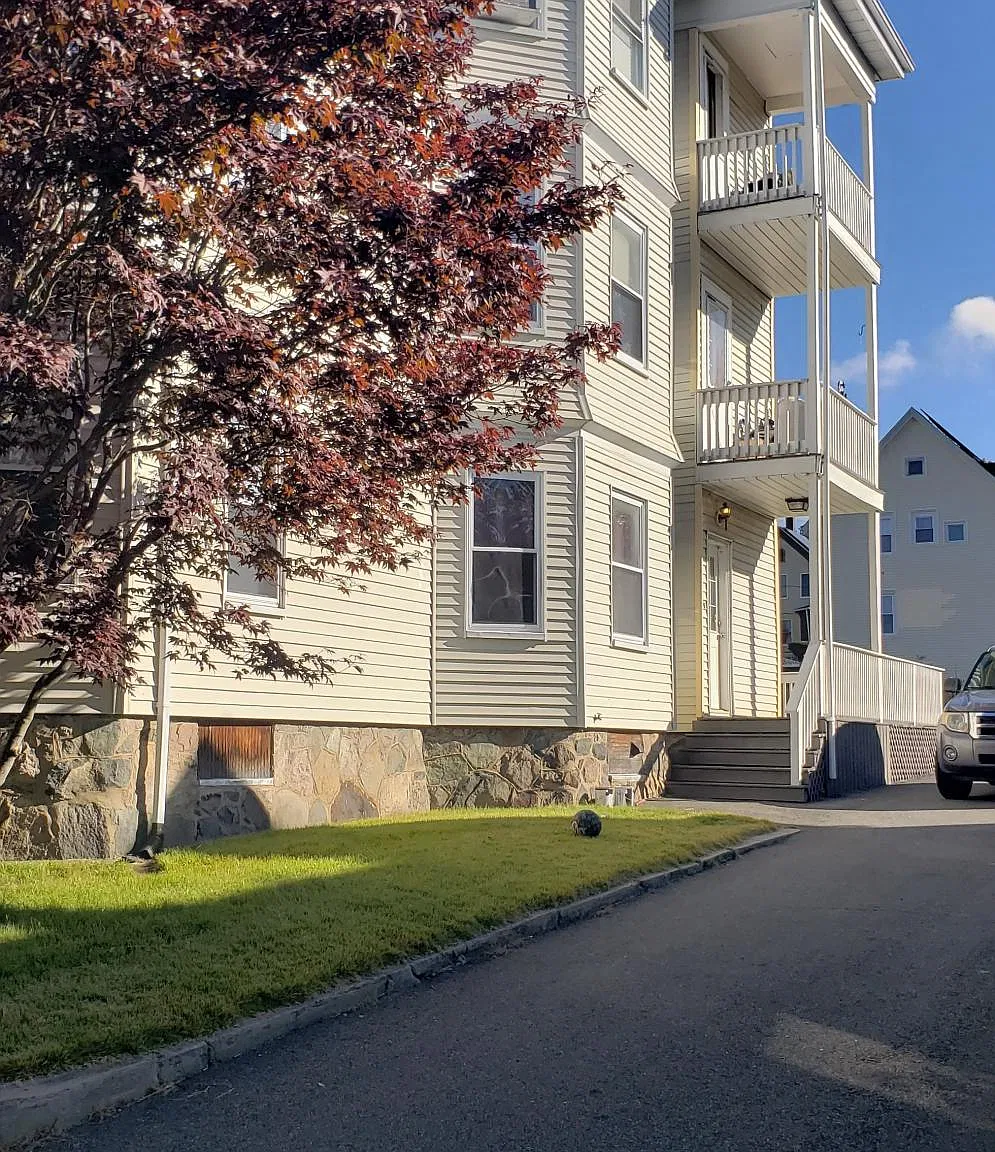 9 Burton St — Photo 1