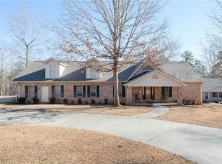 524 Lake Place Dr, Lavonia, GA 30553