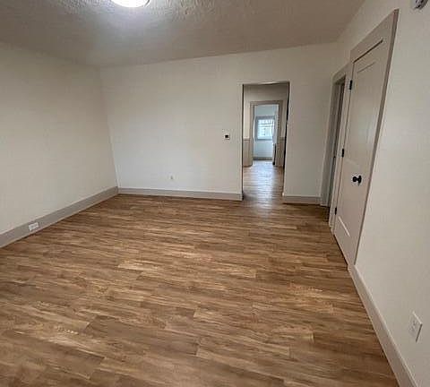 5th image of 826 Elliott Ave