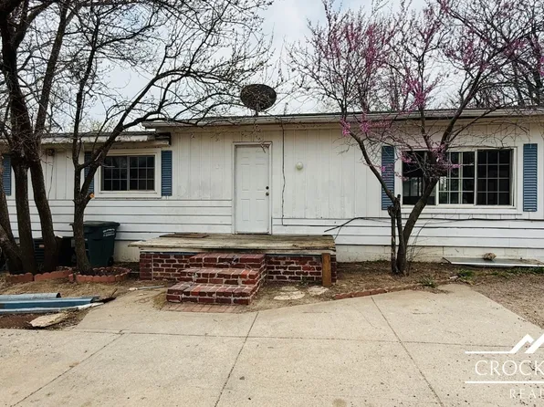 809 Greenwood Ave, Dodge City, KS 67801