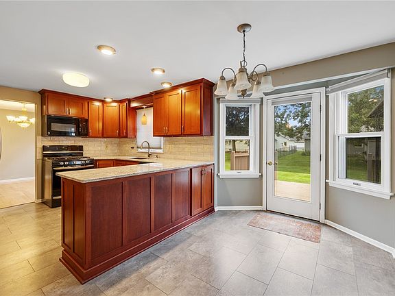 5th image of 160 Olivia Dr