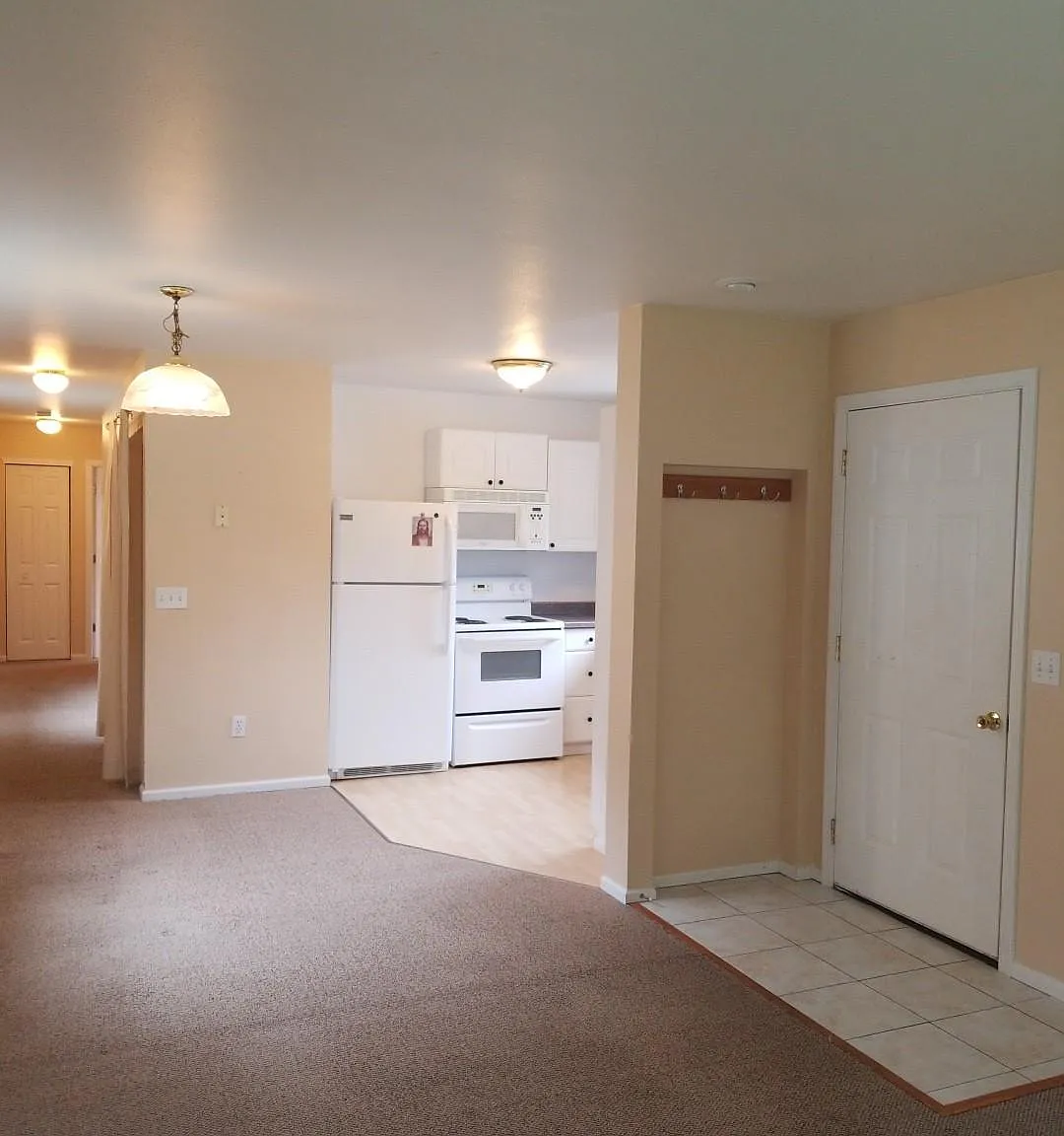 257 S Juniper St — Photo 2