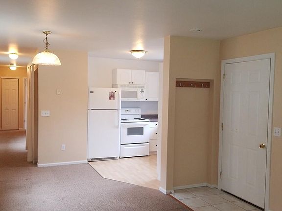 2nd image of 257 S Juniper St