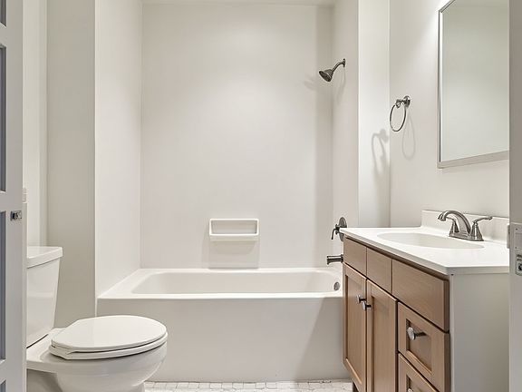 2nd image of 3810 N Greenview Ave #3