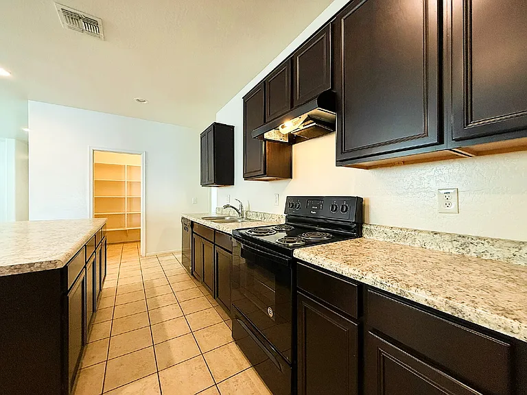 6218 W Laurie Ln — Photo 6